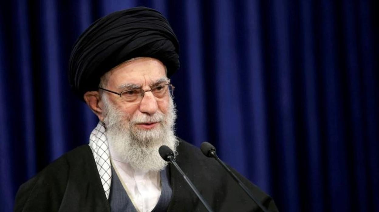 El líder supremo iraní, el ayatolá Ali Khamenei, pronuncia un discurso televisado en Teherán, Irán