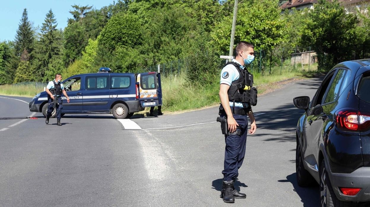 Un control policial para capturar al exsoldado que ha disparado a varios agentes en el sur de Francia