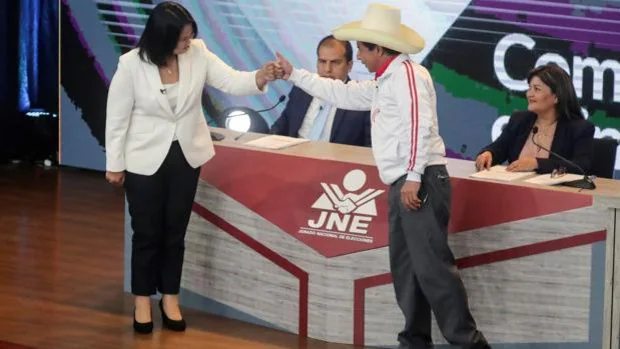 Castillo y Fujimori se tiran al barro en el último debate para captar al 30% de indecisos