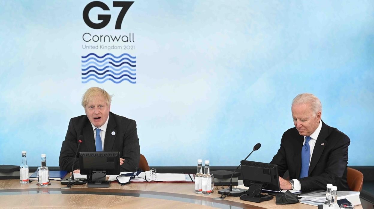 El 'premier' Boris Johnson junto al presidente de EE.UU., Joe Biden