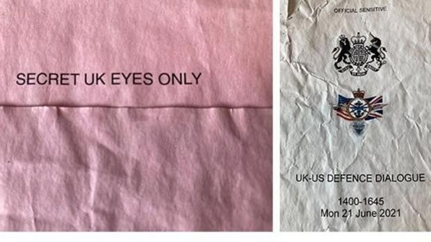 Aparecen en una parada de bus documentos clasificados de la Defensa británica sobre Rusia