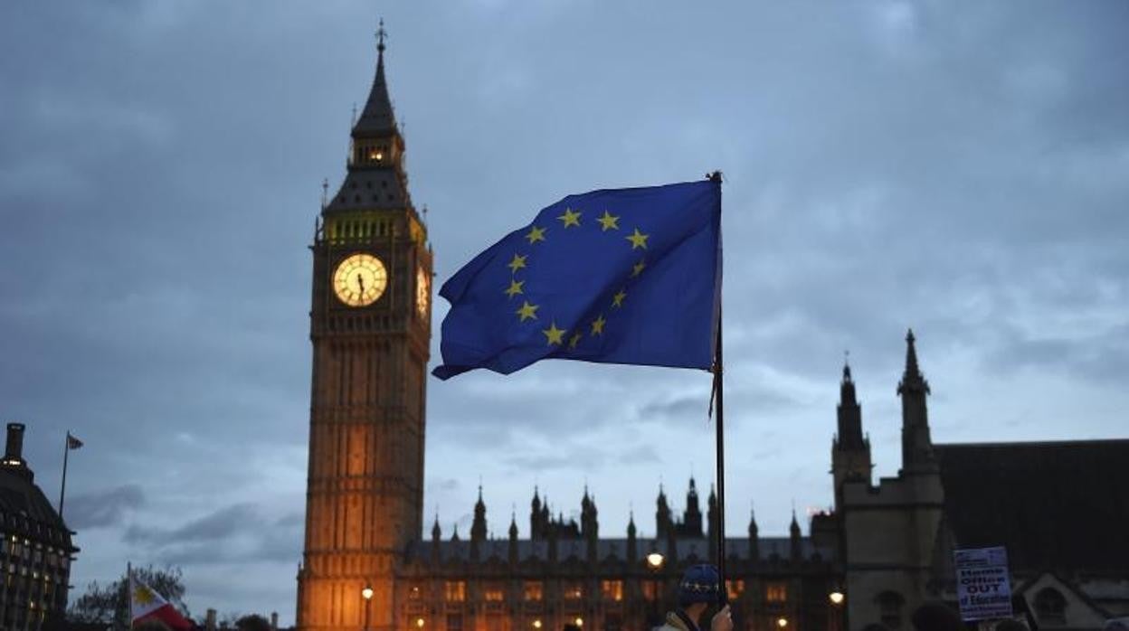 Miles de comunitarios, en riesgo de perder este jueves su residencia en el Reino Unido