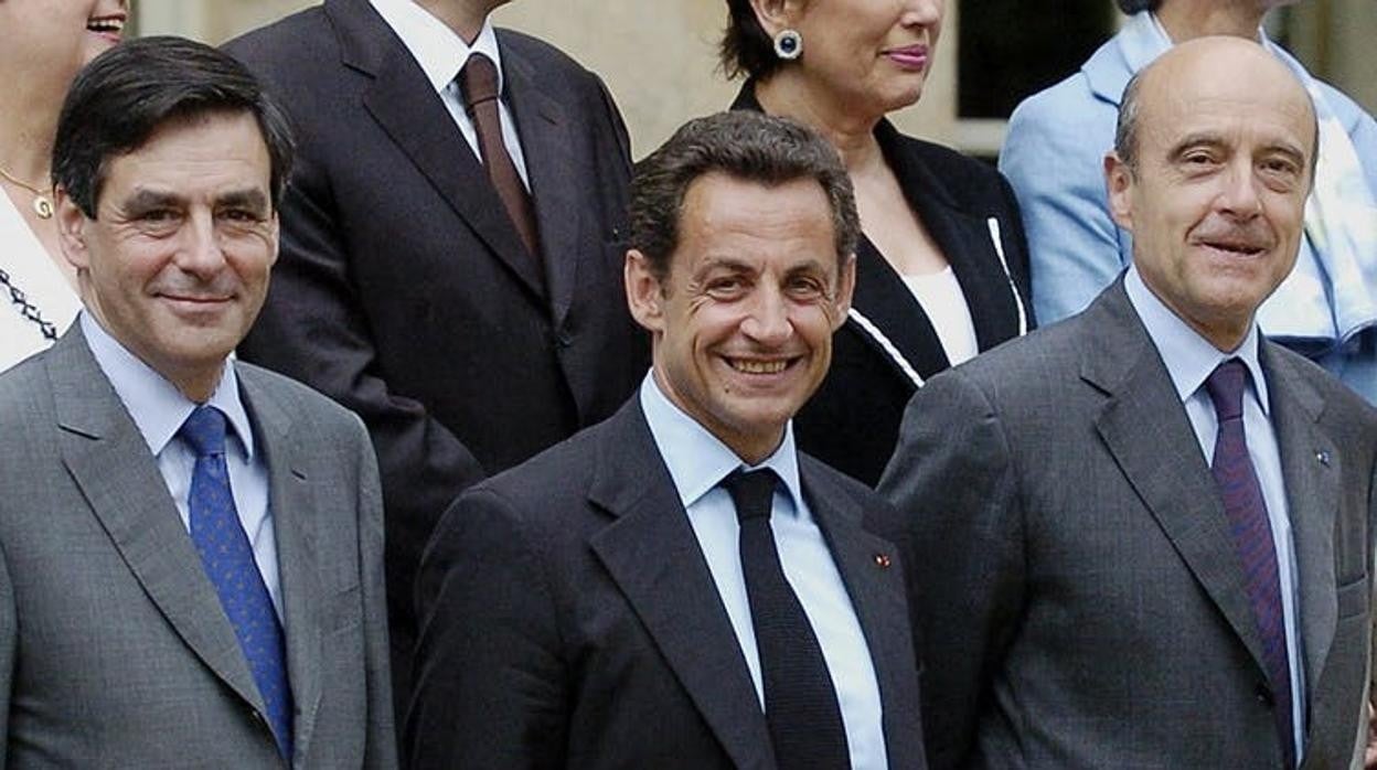 Sarkozy, en el centro, Fillon y Juppé en 2007