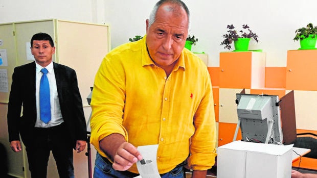 El conservador Borisov gana en Bulgaria pero con una mayoría insuficiente para gobernar