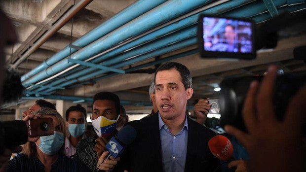 Guaidó denuncia la presencia de funcionarios del régimen en su residencia