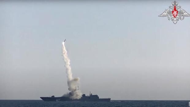 Rusia ensaya con éxito un nuevo misil hipersónico