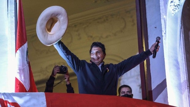 Pedro Castillo es proclamado presidente electo de Perú