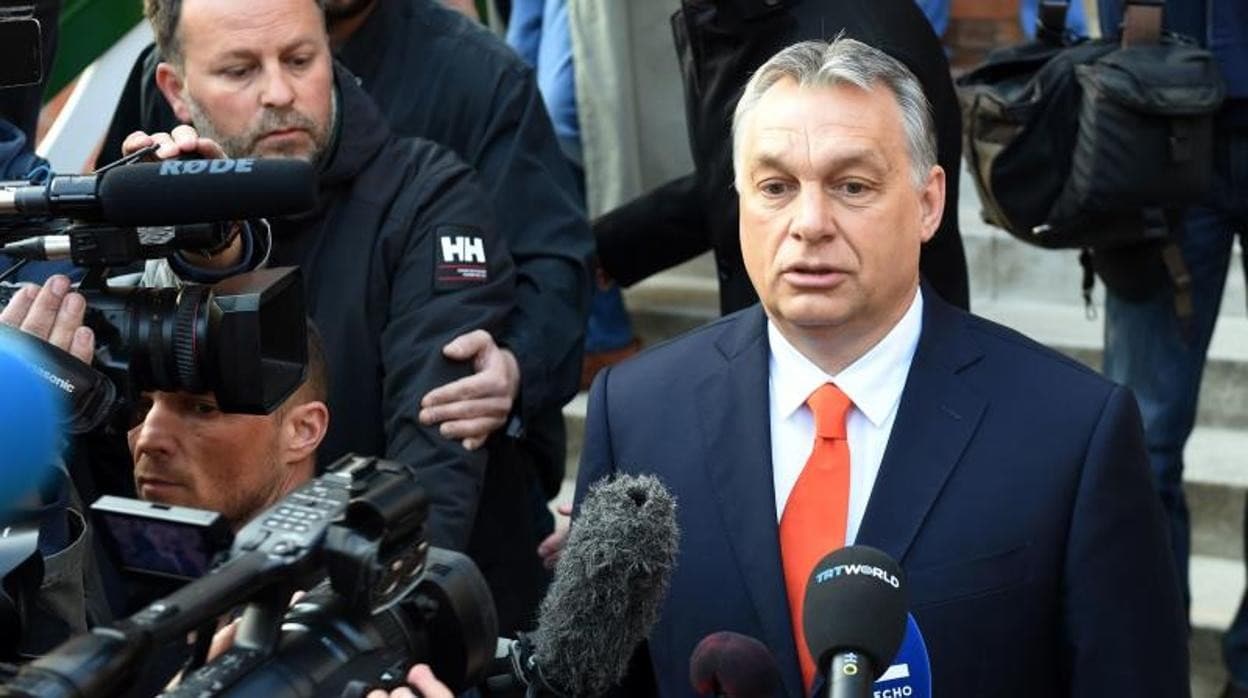 Orban habla con la prensa en Budapest
