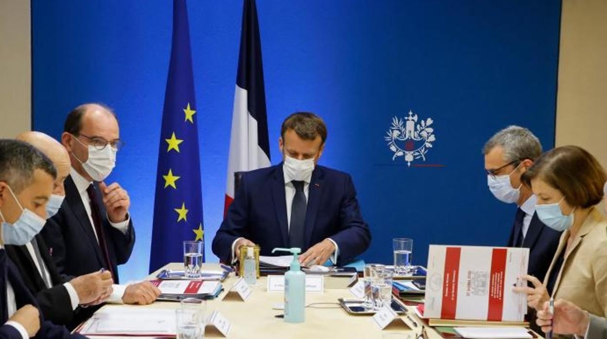 El presidente francés Emmanuel Macron en la reunión de seguridad nacional