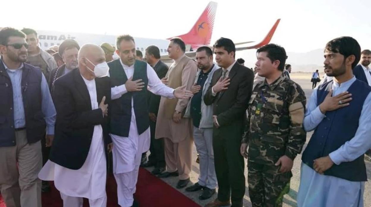 El presidente afgano, Ashraf Ghani, llega a Mazar-e-Sharif para comprobar la situación sobre el terreno