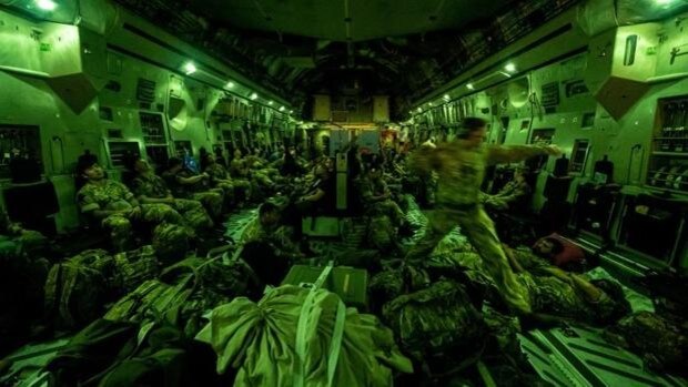 Llegan a Afganistán las primeras tropas de EE.UU. para la evacuación de su personal