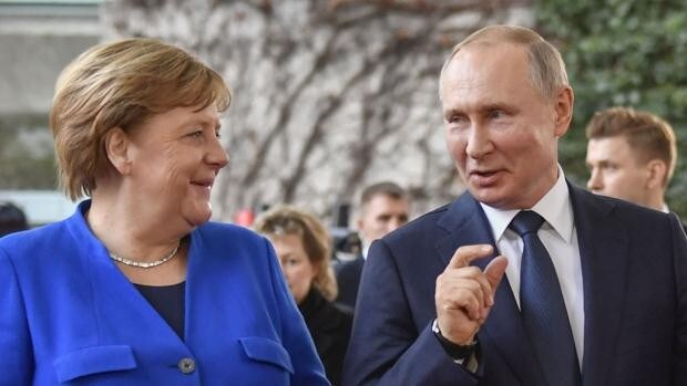 Ucrania critica a Merkel horas antes de que la canciller alemana visite Moscú