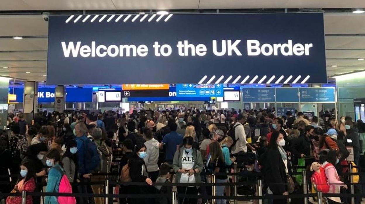 Área de llegadas del aeropuerto londinense de Heathrow