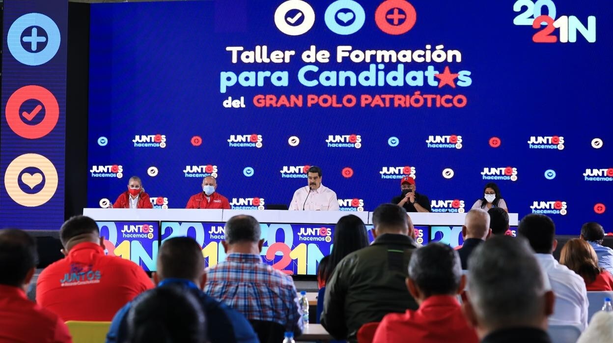 Maduro aplaude que la oposición acuda a las elecciones locales y regionales