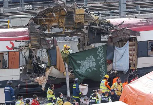 Explosión de uno de los trenes en los atentados de Madrid del 11 de marzo