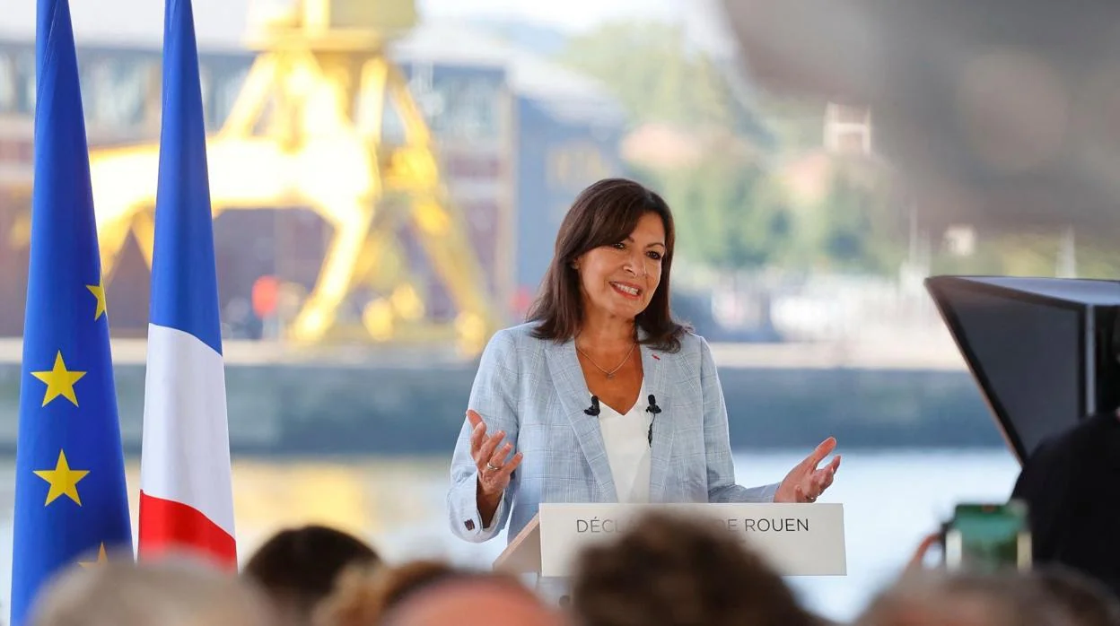 La actual alcaldesa de París, Anne Hidalgo, presenta su candidatura a la Presidencia de Francia