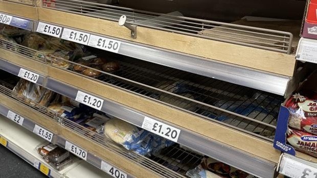 Los supermercados del Reino Unido, desabastecidos de productos básicos: frutas, verduras o carne