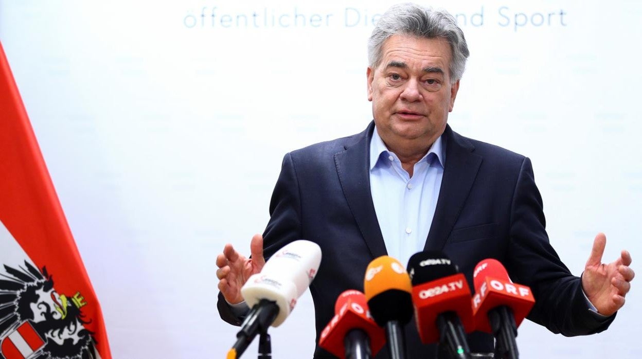 El líder de Los Verdes austriacos, Werner Kogler, ofrece una declaración tras la dimisión de Sebastian Kurz