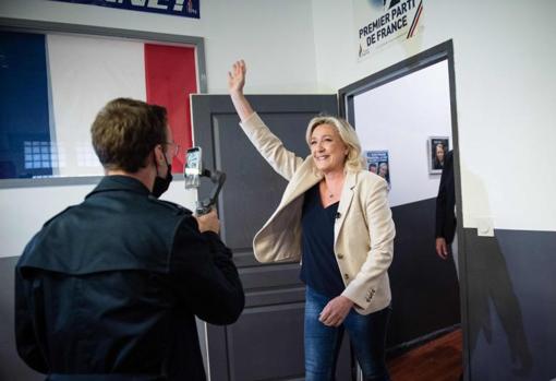 Marine Le Pen, en la sede de su partido en Carpentras