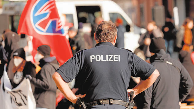 Detenida en Alemania una patrulla de ‘ultras’ con bates para impedir la entrada de inmigrantes ilegales