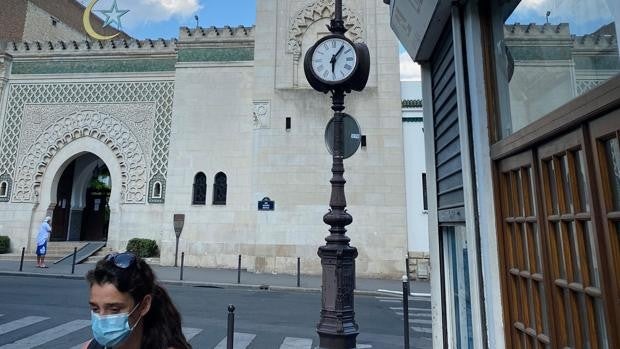 Francia cierra una mezquita en el oeste del país por predicar el odio y la yihad terrorista