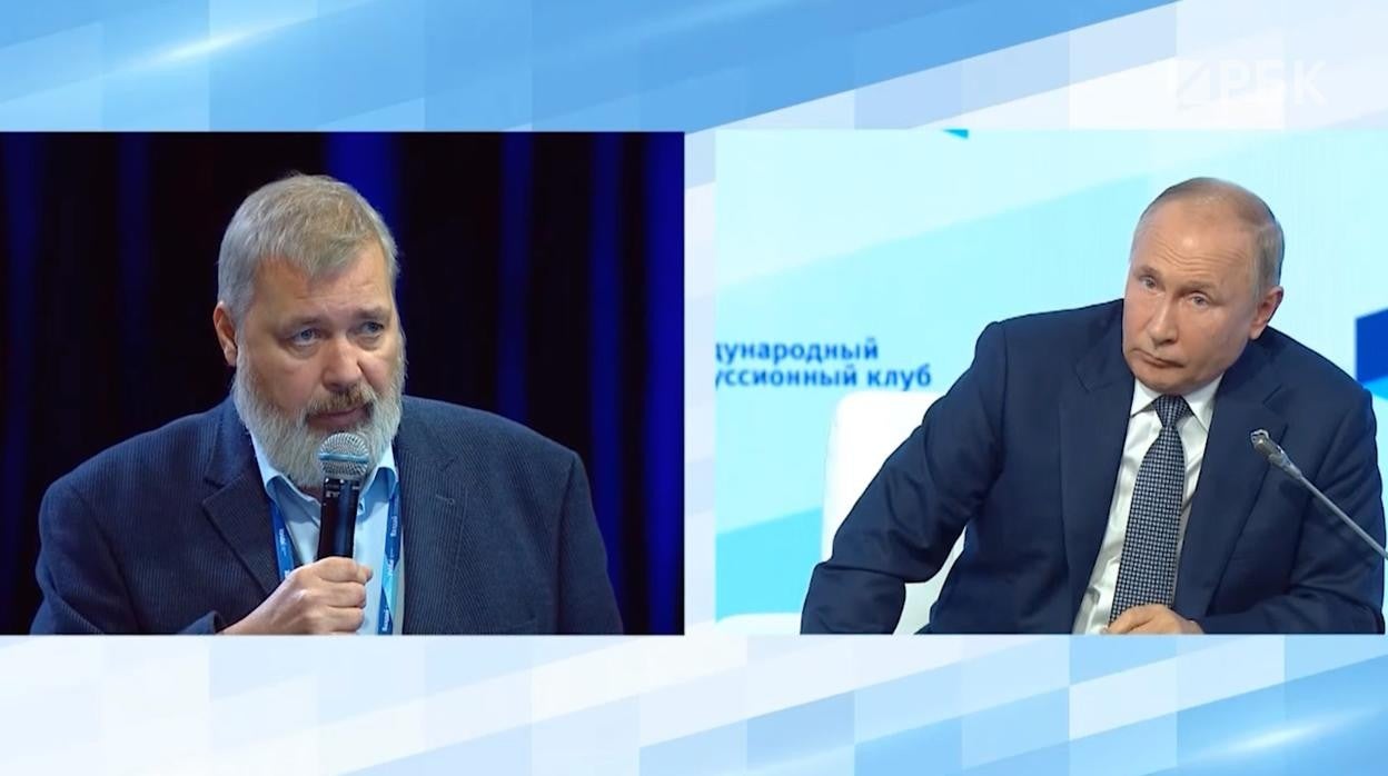 El recién galardonado con el Premio Nobel de la Paz, Dmitri Murátov le dice a Putin en su cara que es que «es una ley sin juicio previo»