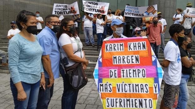 Las víctimas de Maduro piden que el fiscal del TPI les escuche: «Los asesinos de mi hijo siguen libres»