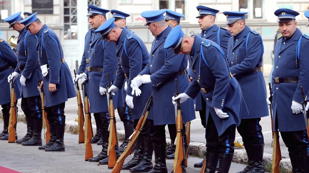 Soldados bosnios de la Guardia de Honor