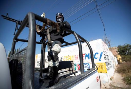 Las fuerzas de seguridad, en la zona donde se hallaron las cuerpos