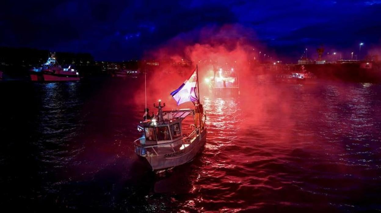 Pescadores franceses bloquean el acceso al puerto de Saint-Malo