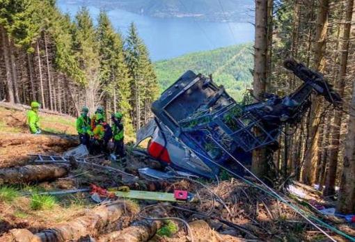 Estado en que quedó la cabina del teleférico tras precipitarse al suelo