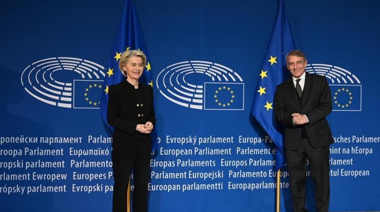 La presidenta de la Comisión y el presidente del Parlamento Europeo, en un acto oficial