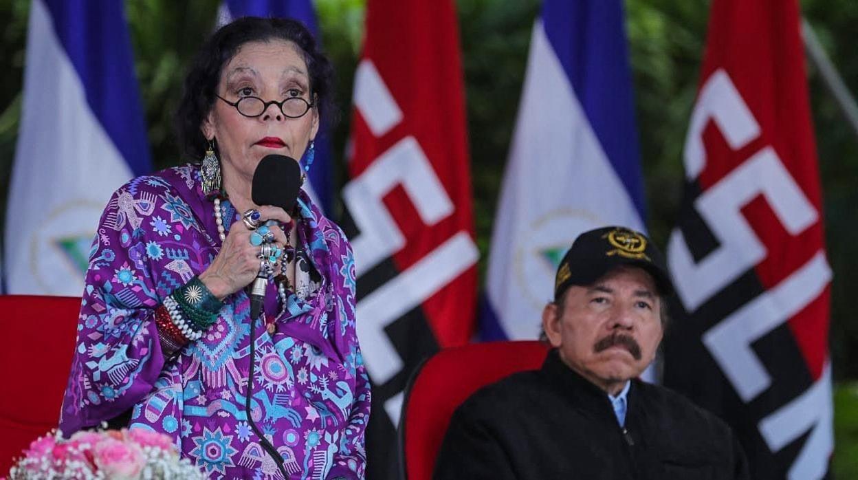 El presidente de Nicaragua, Daniel Ortega y su esposa Rosario Murillo