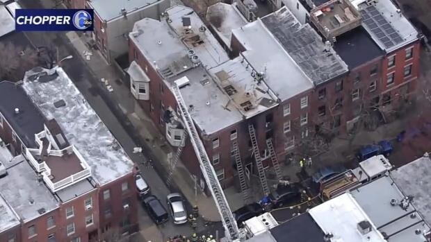 Trece muertos, siete de ellos menores, en un incendio en Filadelfia