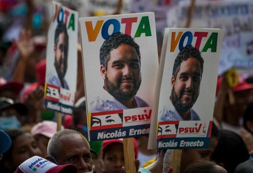 Carteles de Nicolasito para las elecciones a la Asamblea venezolana del pasado año, consideradas fraudulentas por buena parte de la comunidad internacional