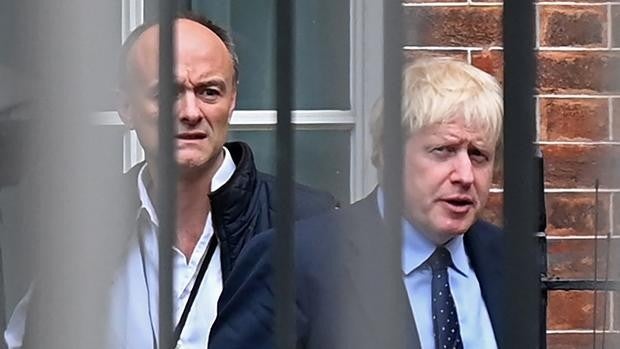 El exasesor de Johnson pone en entredicho la versión oficial del 'premier' británico sobre las fiestas