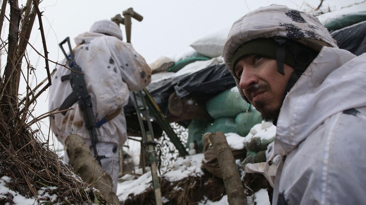 Militares ucranianos en una de las fronteras levantadas con las regiones separatistas