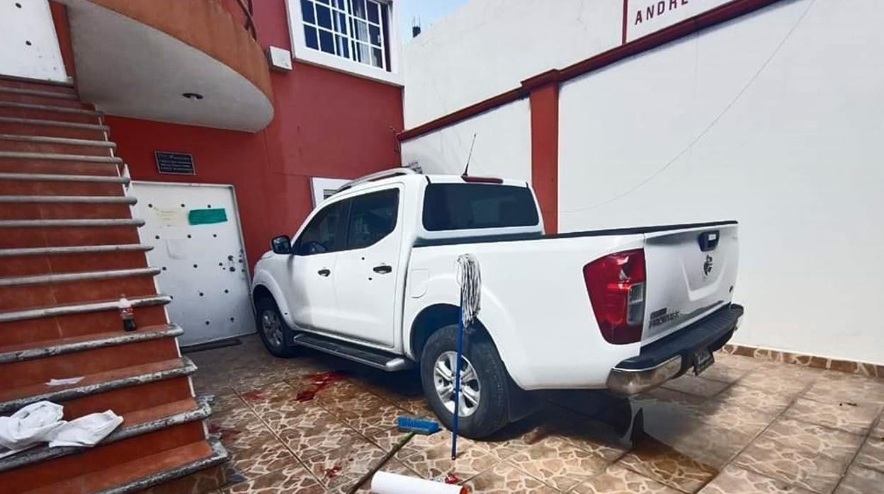 Fotografía del estacionamiento donde fue asesinado el periodista Roberto Toledo, hoy en Zitácuaro estado de Michoacán