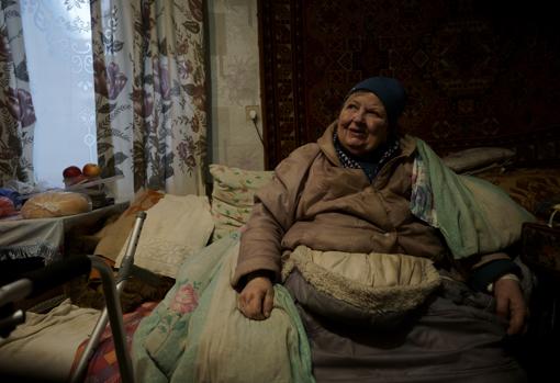 Raisa Voevoda, 70 años, malvive en su piso de Krasnogorovka