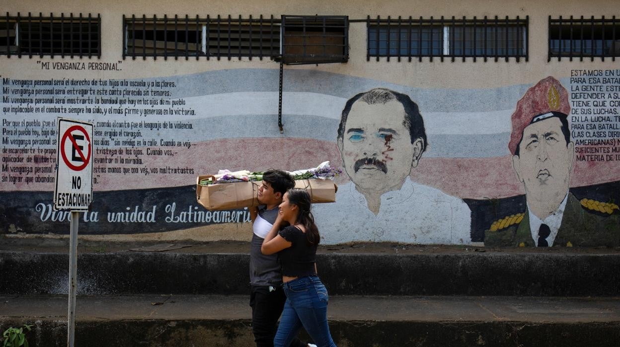Mural con Daniel Ortega y Hugo Chávez