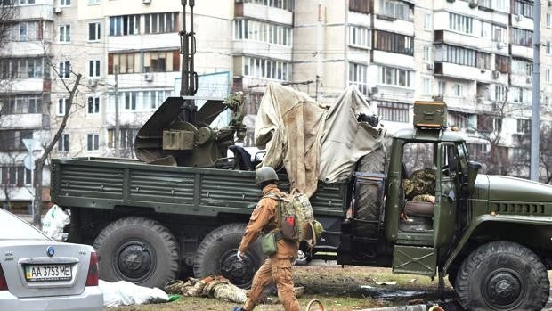 ABC en Ucrania: tropas rusas combaten cuerpo a cuerpo con los ucranianos en las calles de Kiev