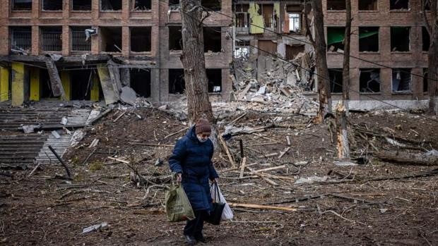 Rusia ralentiza su ofensiva terrestre en Ucrania pero intensifica los bombardeos aéreos