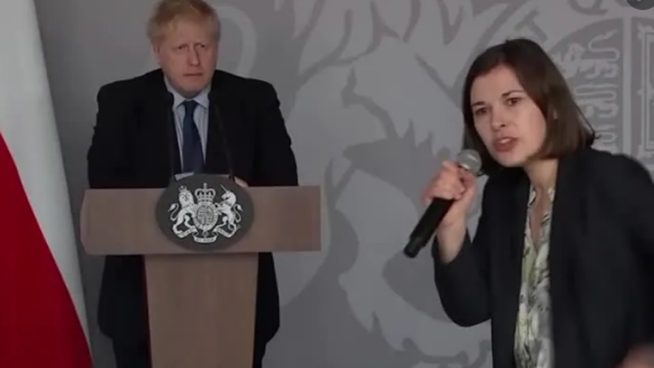 La desesperación de una periodista ucraniana ante Boris Johnson: «La III Guerra Mundial ha empezado»