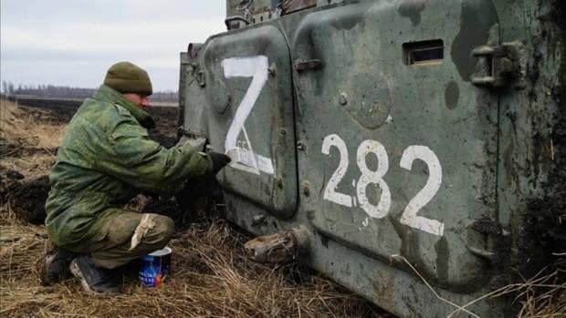 Rusia explica que letra 'Z', insignia de tanques y uniformes, alude a la supuesta desnazificación de Ucrania