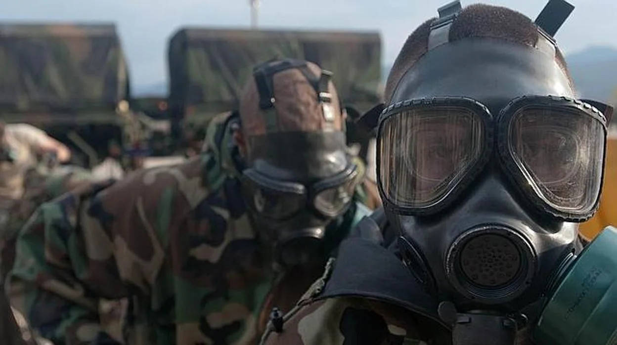 Soldados de una unidad NRBQ para riesgos nucleares, radiológicos, biológicos y químicos