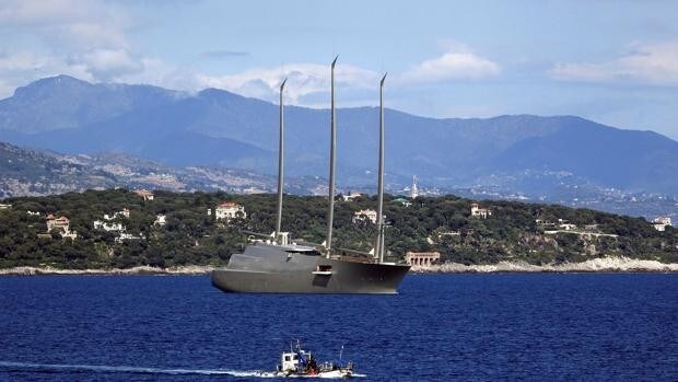 Italia confisca el velero más grande del mundo a un oligarca ruso amigo de Putin