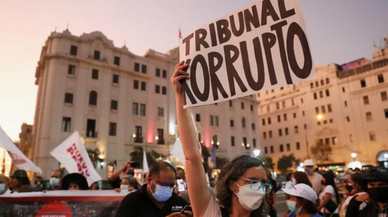 Protestas en todo Perú por la decisión del TC de liberar al expresidente Fujimori
