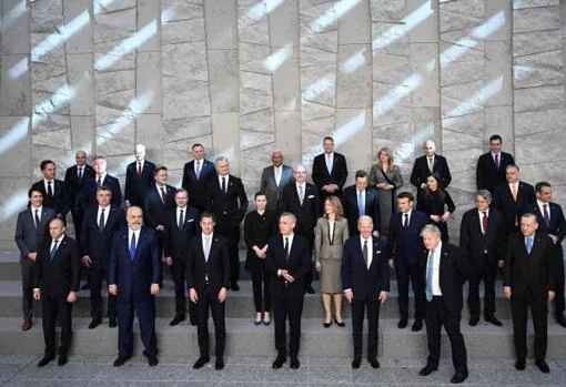 Foto de familia de los líderes de la OTAN. Arriba a la derecha, Pedro Sánchez