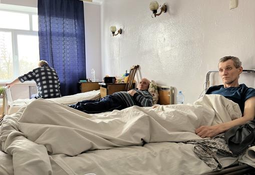 En primer término, Yuryi, que comparte habitación con Mikhail