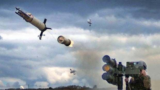 Un helicóptero ruso se parte en dos tras ser alcanzado por un misil de alta tecnología británico lanzado por los ucranianos